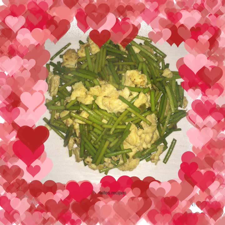 Fried eggs with garlic sprouts
