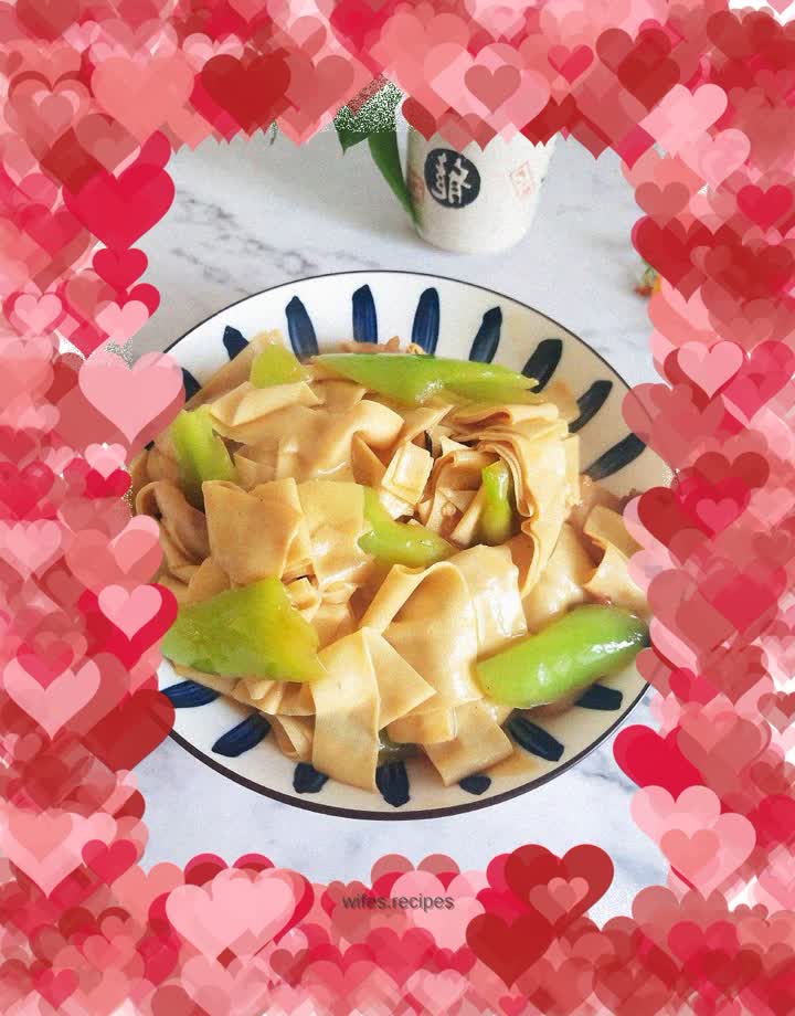 Stir-fried dried tofu with hot pepper