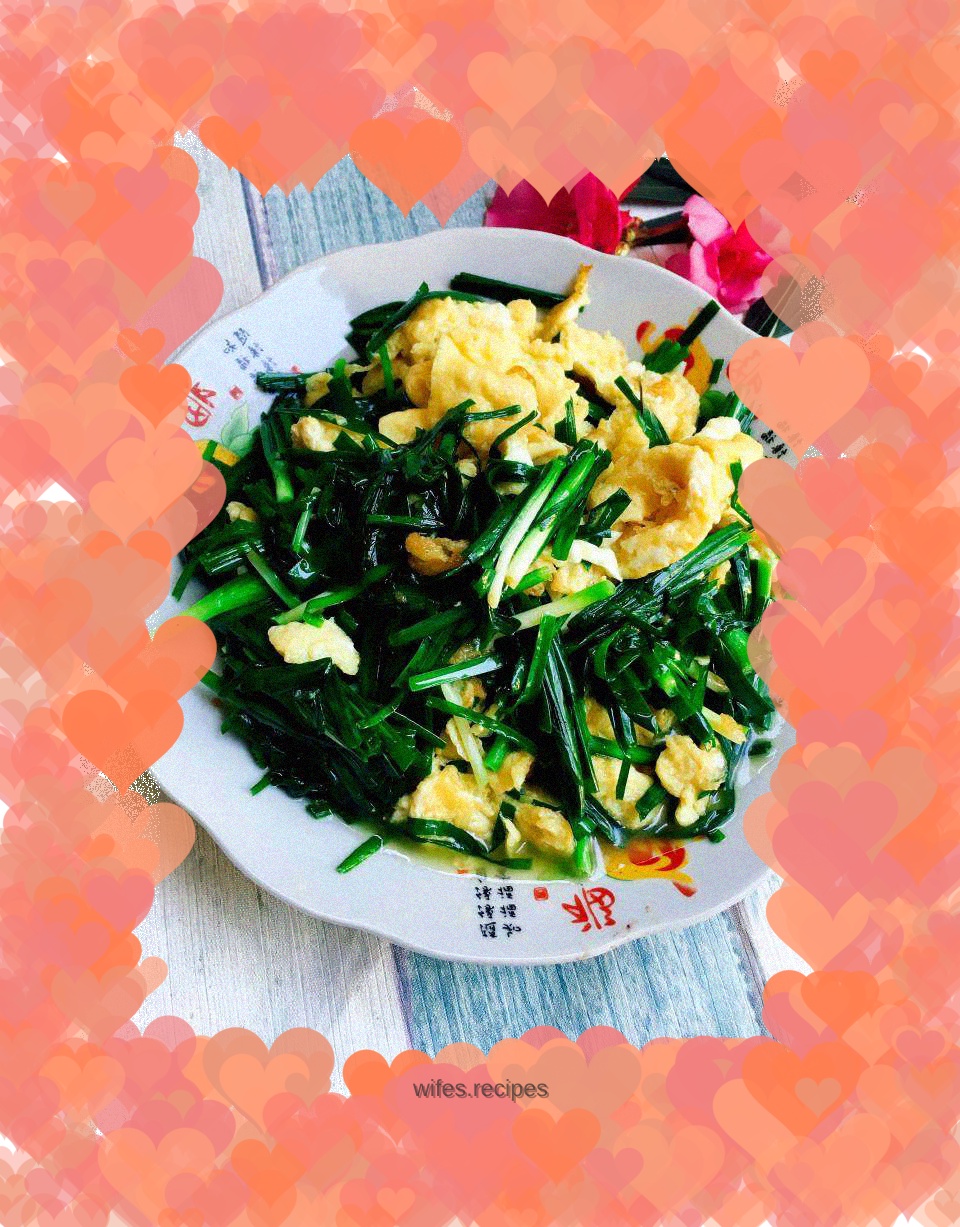 Fried eggs with chives