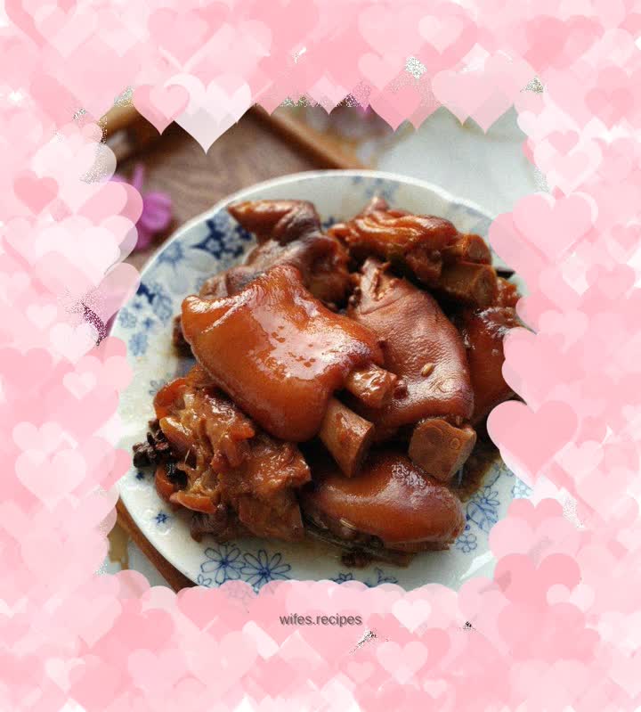 Braised pork trotters