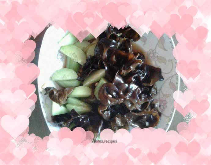 Black fungus mixed with cucumber