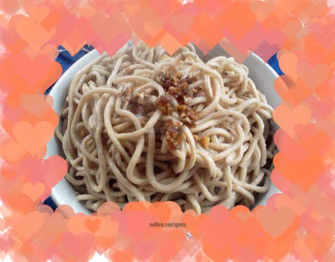 Sauce-flavored hot dry noodles