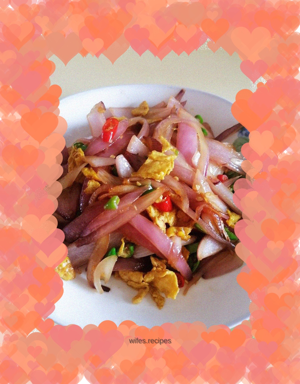 Fried eggs with onions