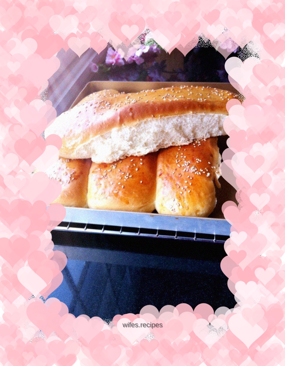 Milky sesame steak buns