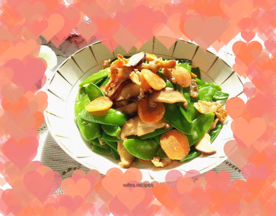 Stir-fried pork belly with snow peas and mushrooms