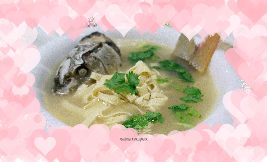 Fish head and fish tail shredded tofu soup