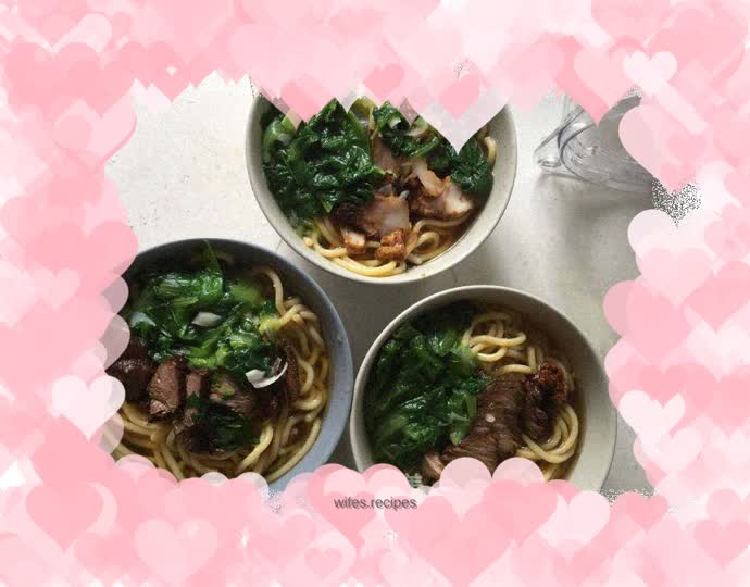 Carrot braised pork noodles