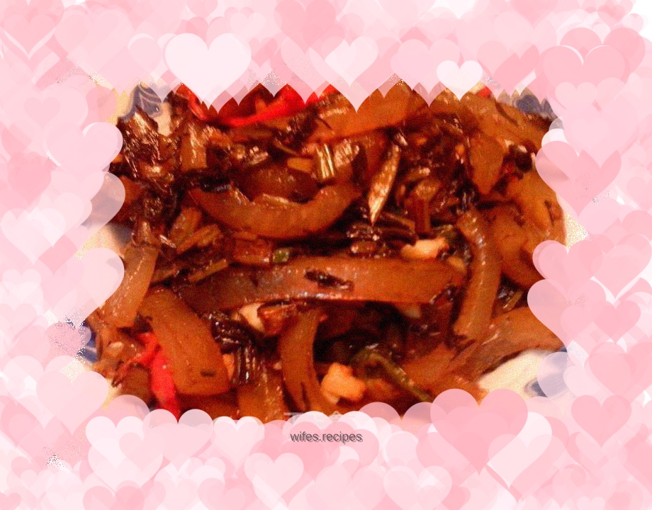 Stir-fried pork rinds with pickled cabbage