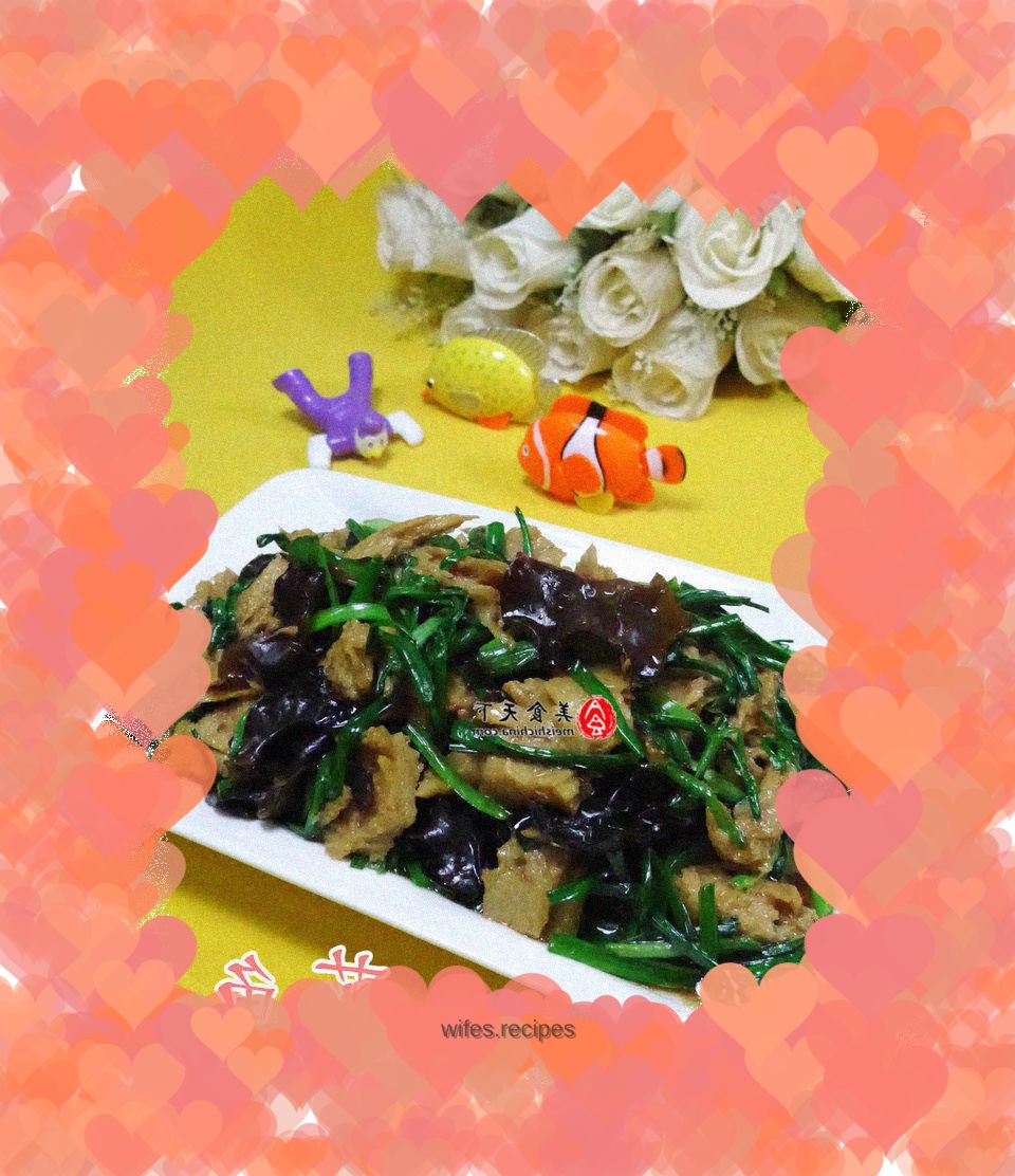 Stir-fried grilled bran with wild onions and black fungus