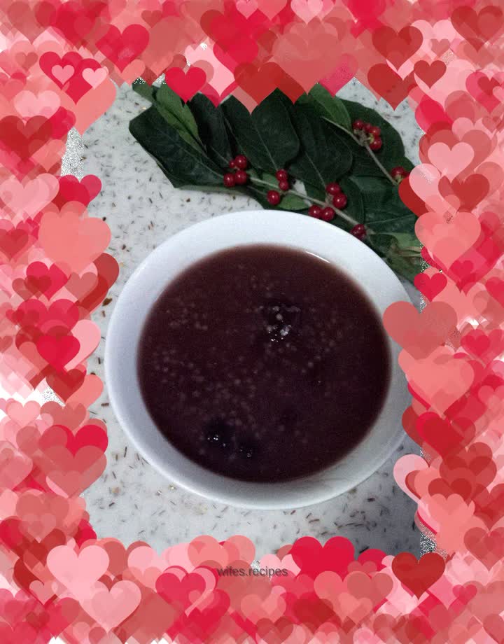 Mulberry, red dates and millet porridge