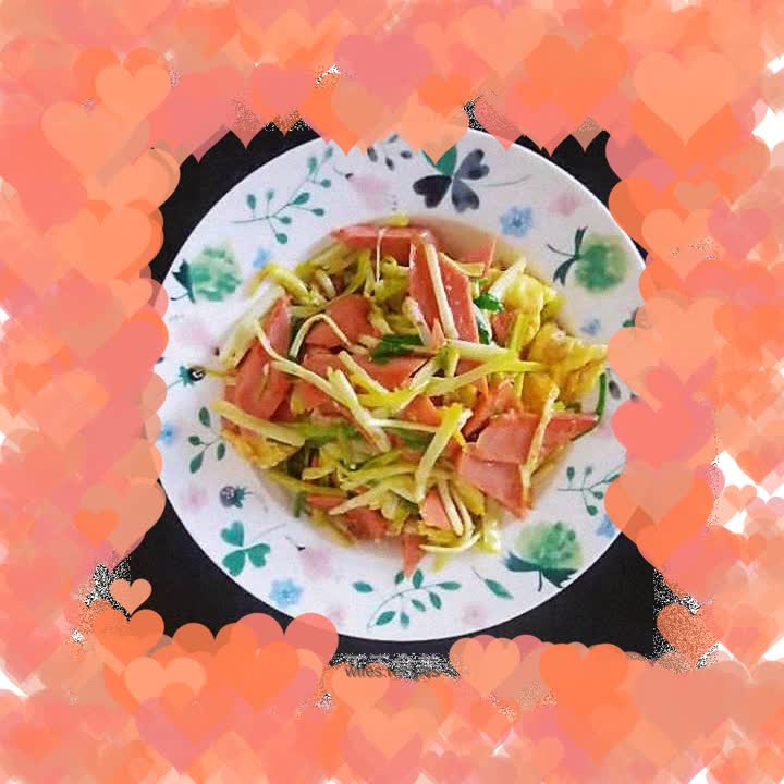 Fried eggs with garlic sprouts and ham