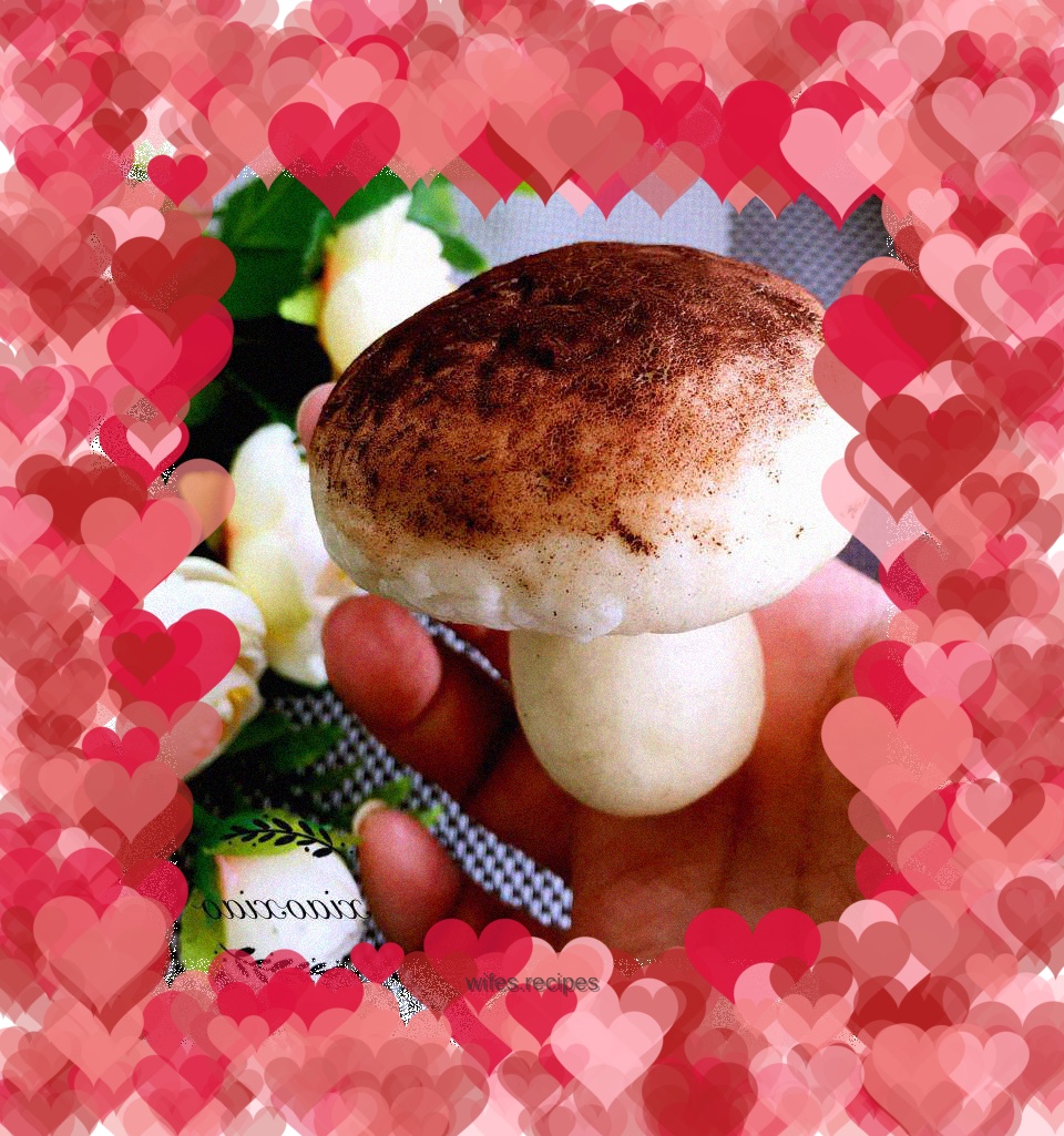 Mushroom bean paste buns