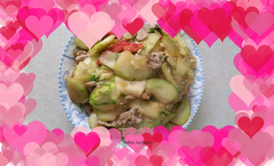 Stir-fried zucchini slices with oily meat