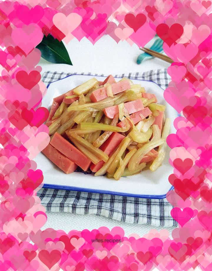 Stir-fried cabbage with ham sausage