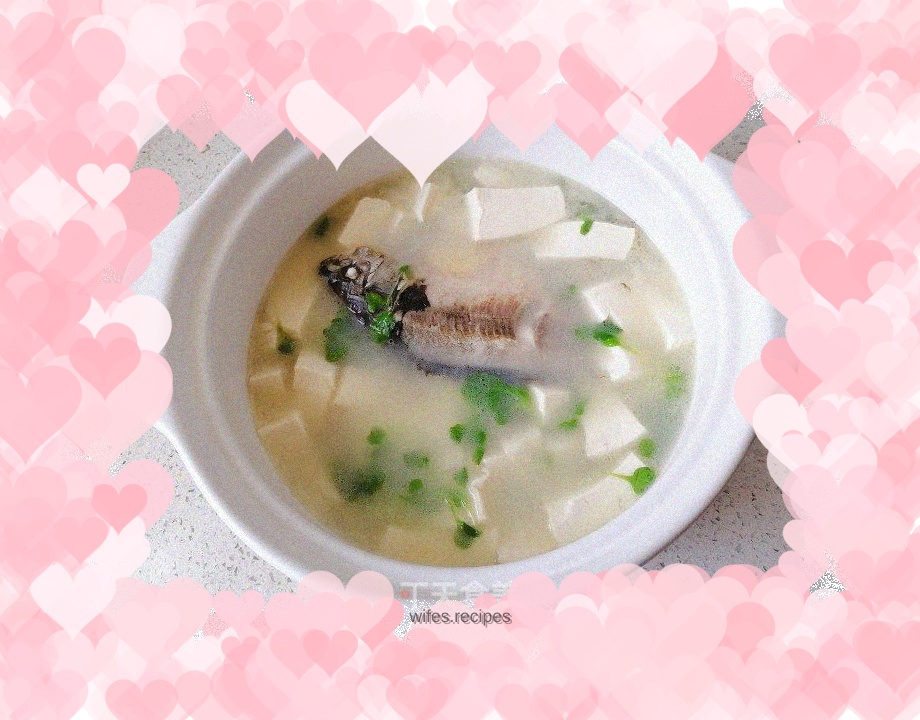 Crucian carp tofu soup