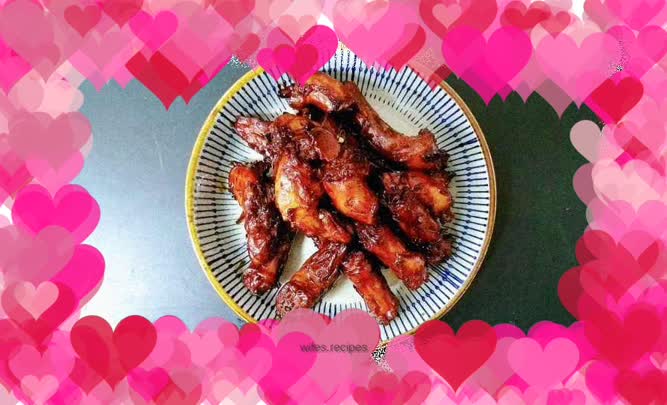 Braised chicken neck is both a snack and a meal