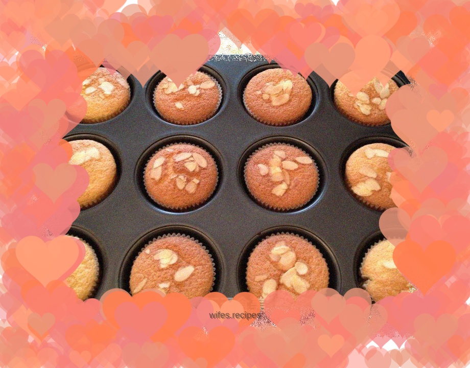 Slices of almonds are visible! Cupcakes!