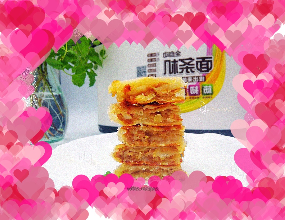 Noodle machine makes pickled mustard and fresh meat layer cakes