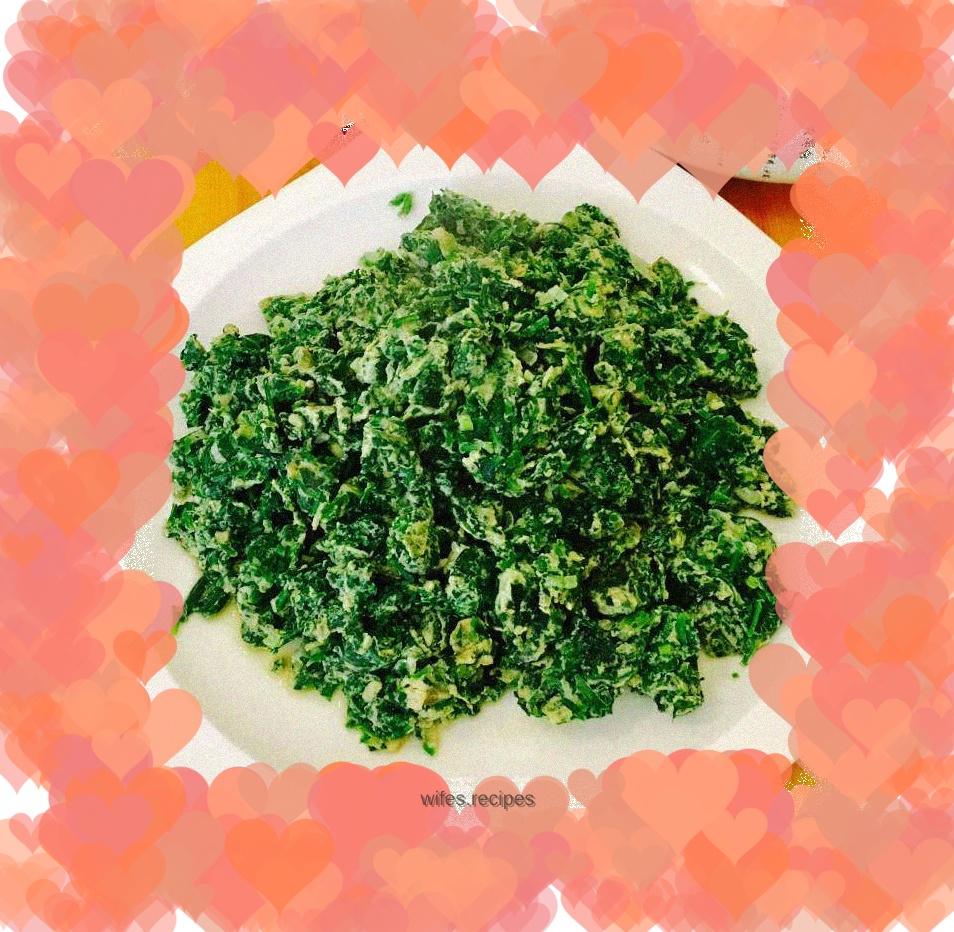 Fried eggs with shepherd's purse