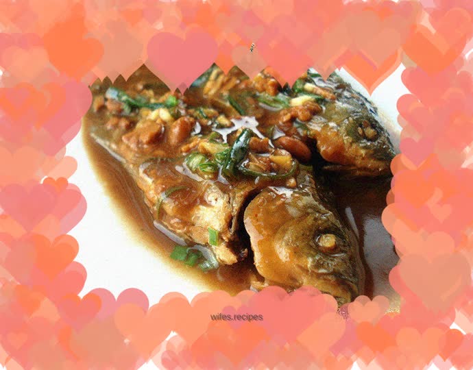 Braised crucian carp with soy sauce
