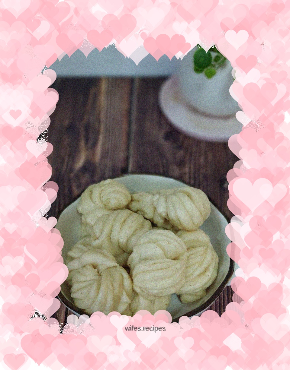 Salt and pepper rolls