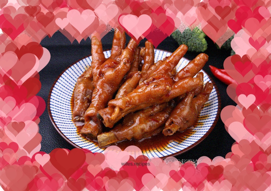 The fragrant braised chicken feet melt in your mouth and are gone