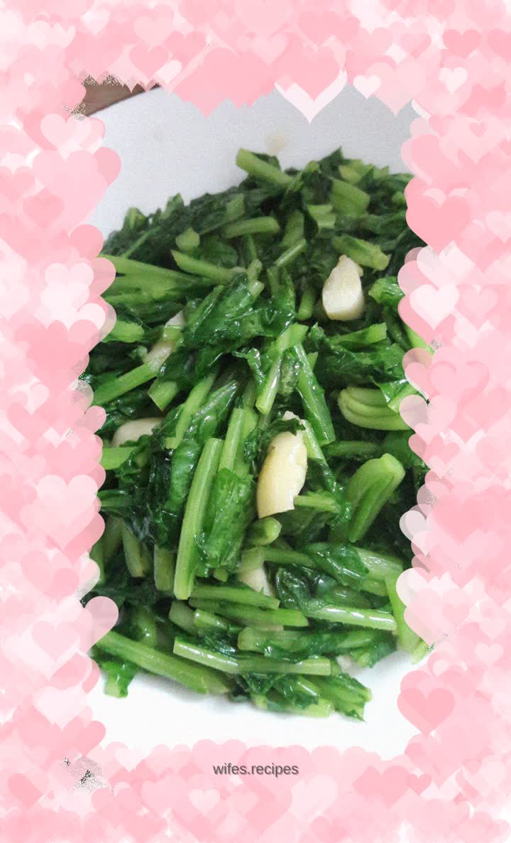 Stir-fried radish leaves with garlic