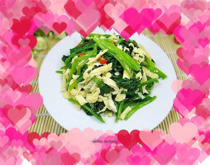 Spinach mixed with shredded eggs