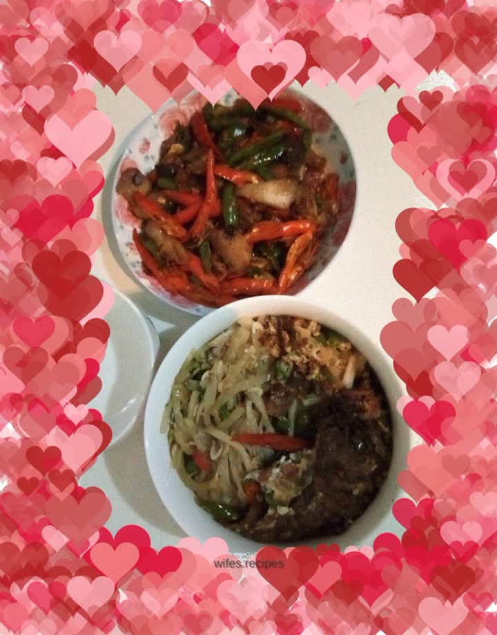 Stir-fried pork belly with double peppers