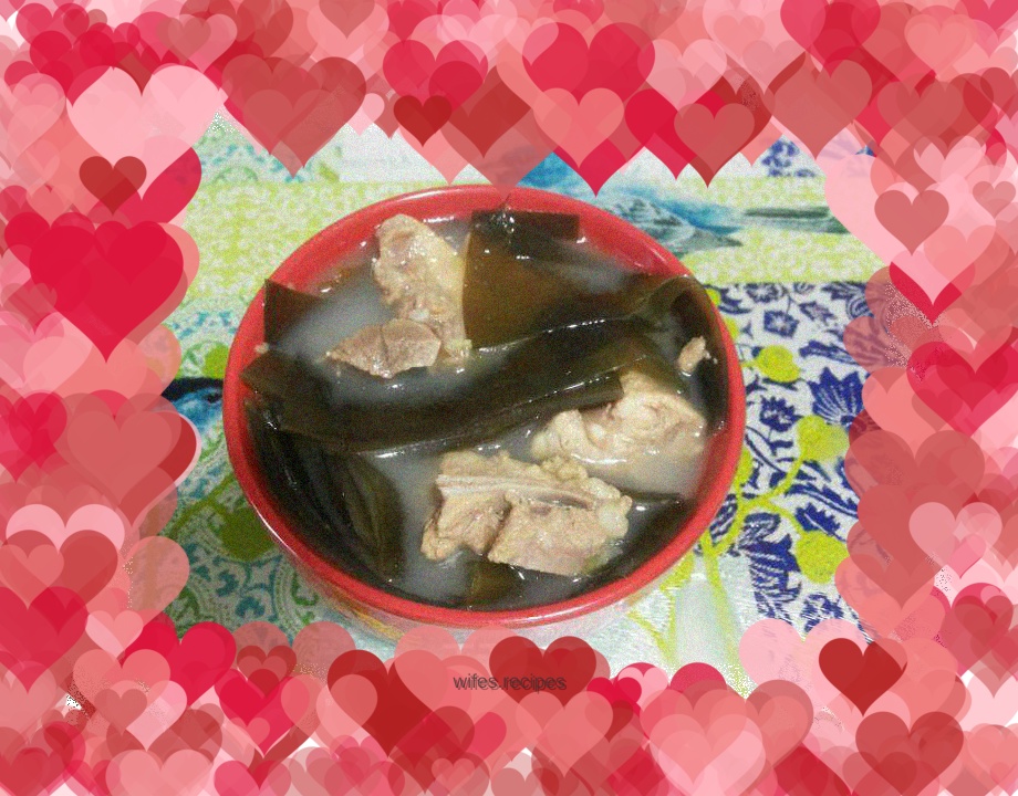 Seaweed and pork ribs soup