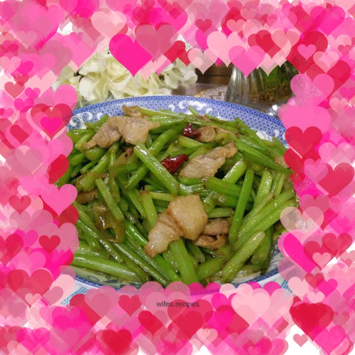 Stir-fried pork belly with celery