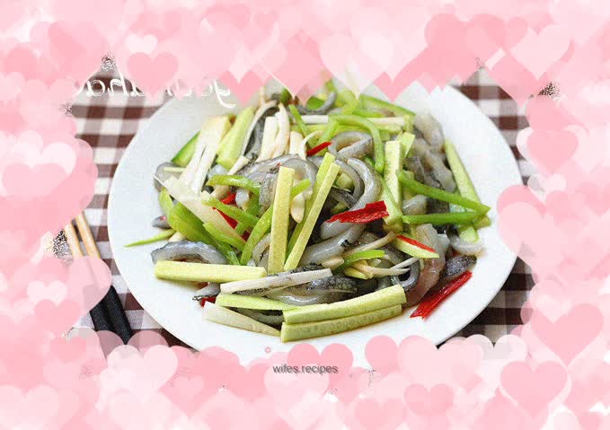 Warm mixed sea cucumber and grouper fish skin
