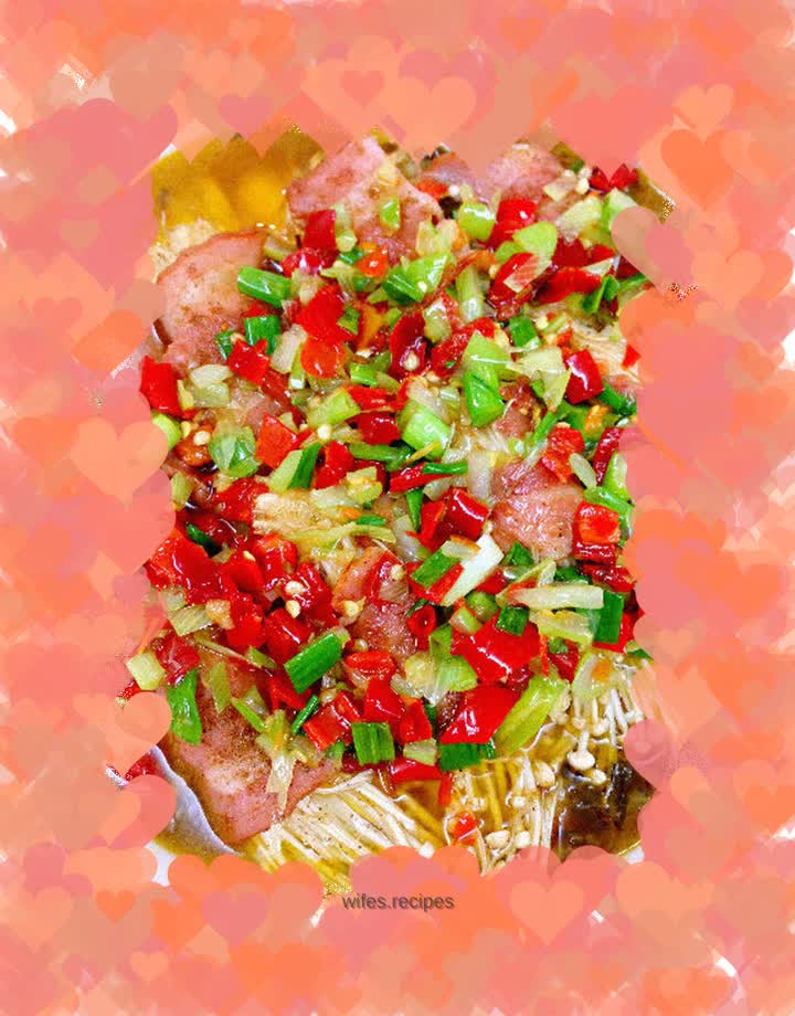 Chopped pepper, bacon and enoki mushroom stew