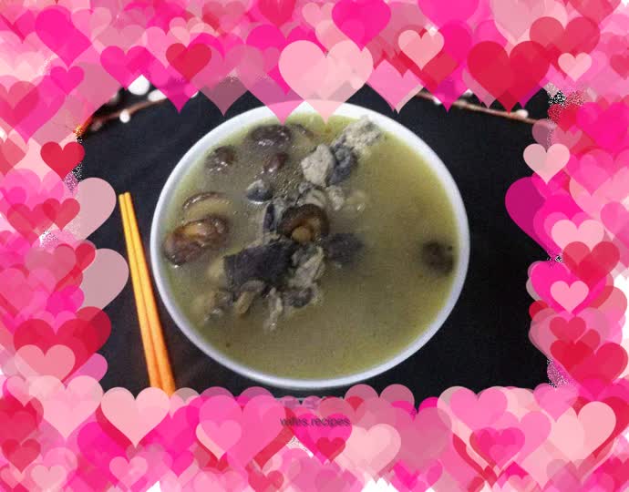 Mushroom and black chicken soup