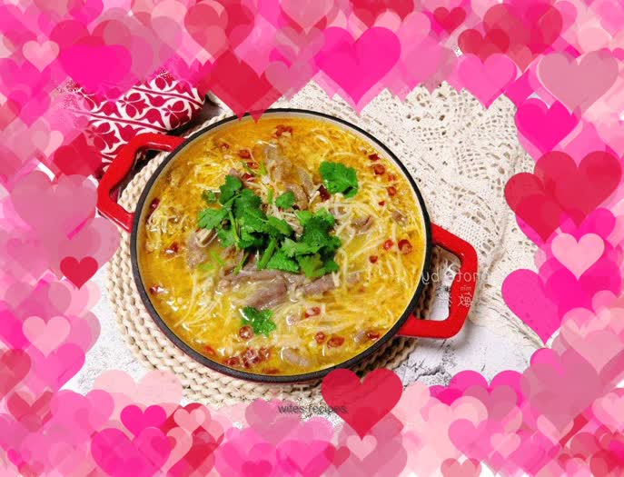 Fatty beef in sour soup