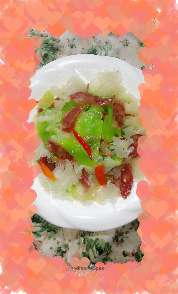 Stir-fried sausage with green bamboo shoots and white fungus