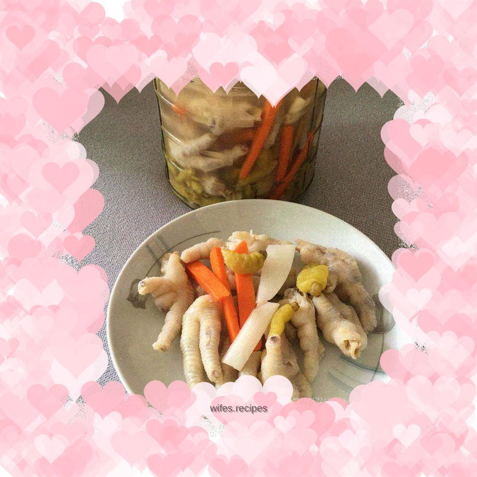 Pickled pepper chicken feet
