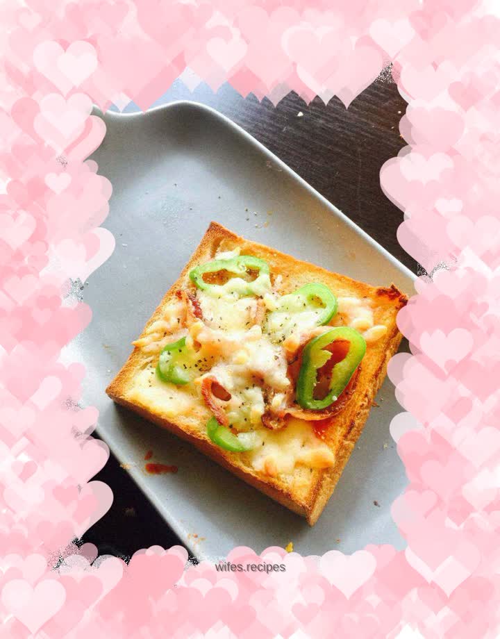 3-minute quick breakfast-bread pizza