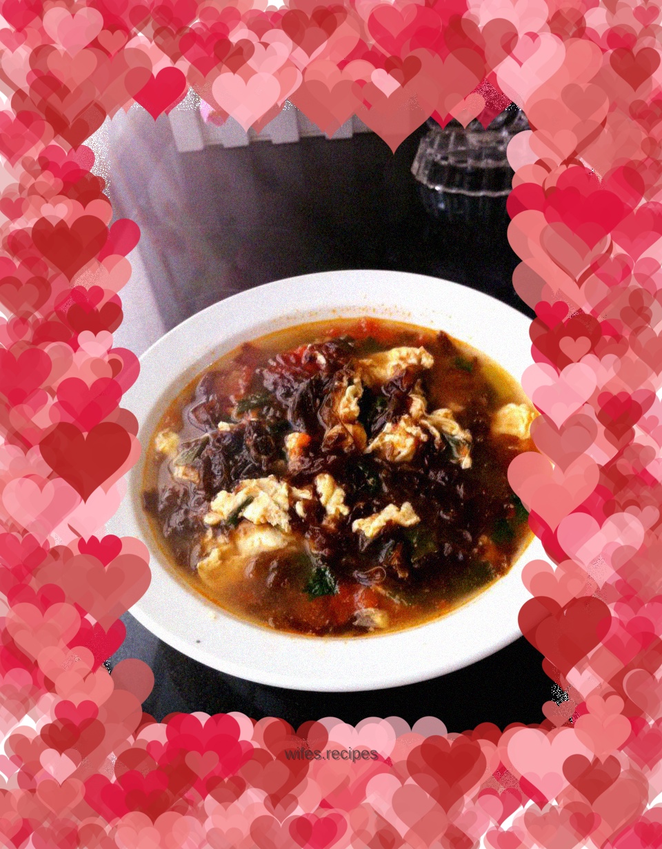 Seaweed, tomato and egg drop soup