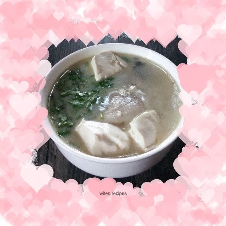 Crucian carp tofu soup