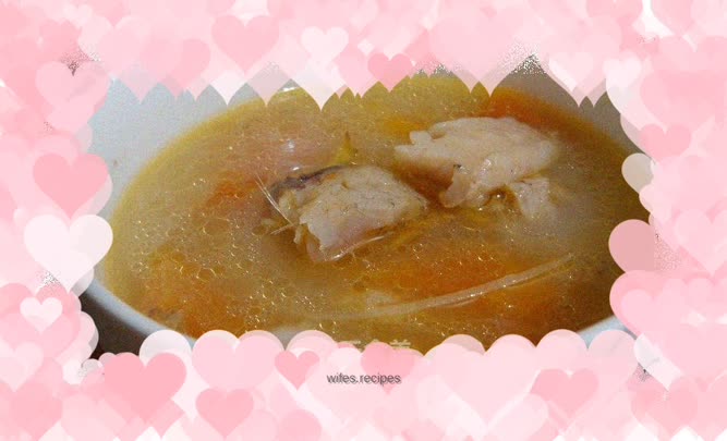 Papaya and crucian carp soup