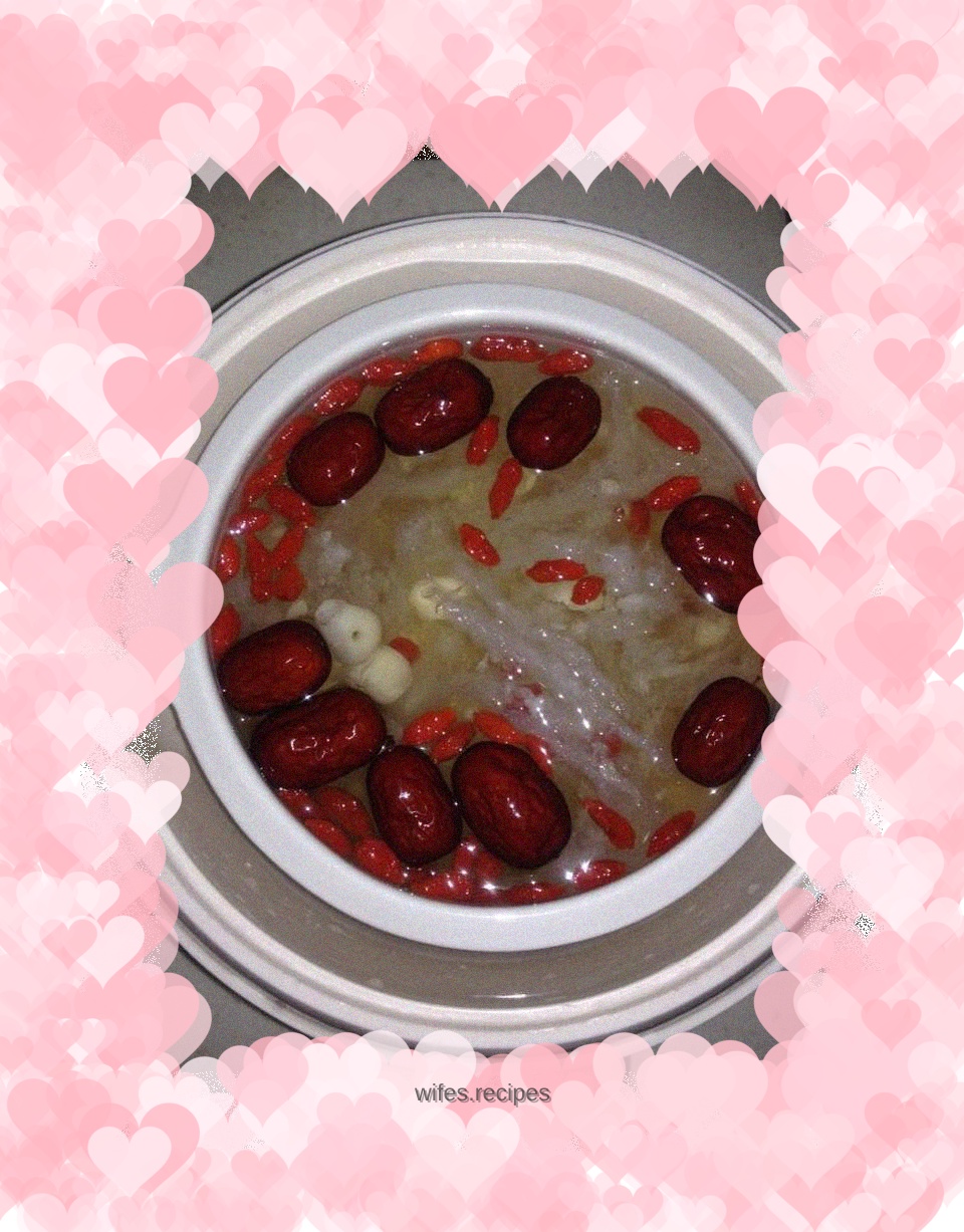 Bird's Nest with Rock Sugar and Snow Lotus Seeds