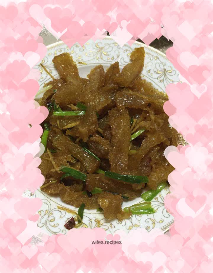 Stir-fried pork trotters with green onions