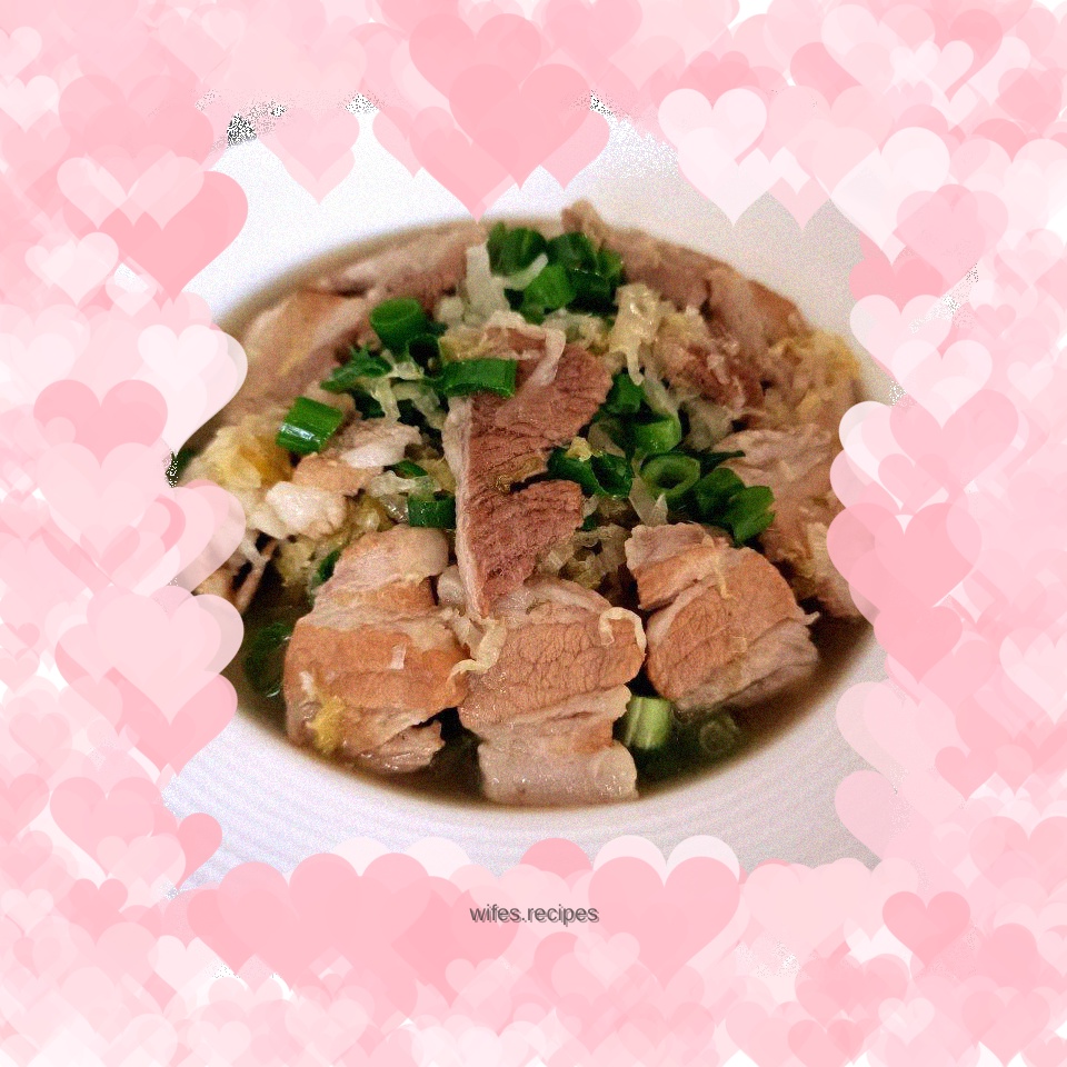 Twice-cooked pork stewed with sauerkraut