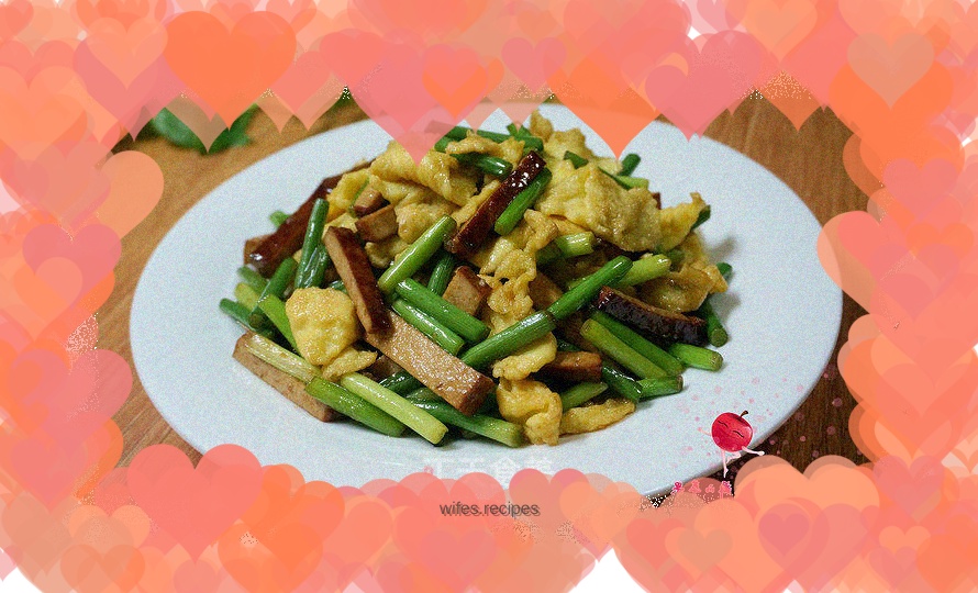 Egg, garlic sprouts and dried tofu