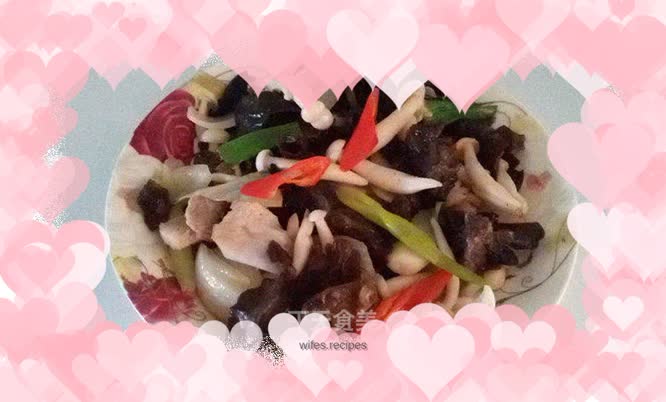 Stir-fried fungus and white mushroom with chives