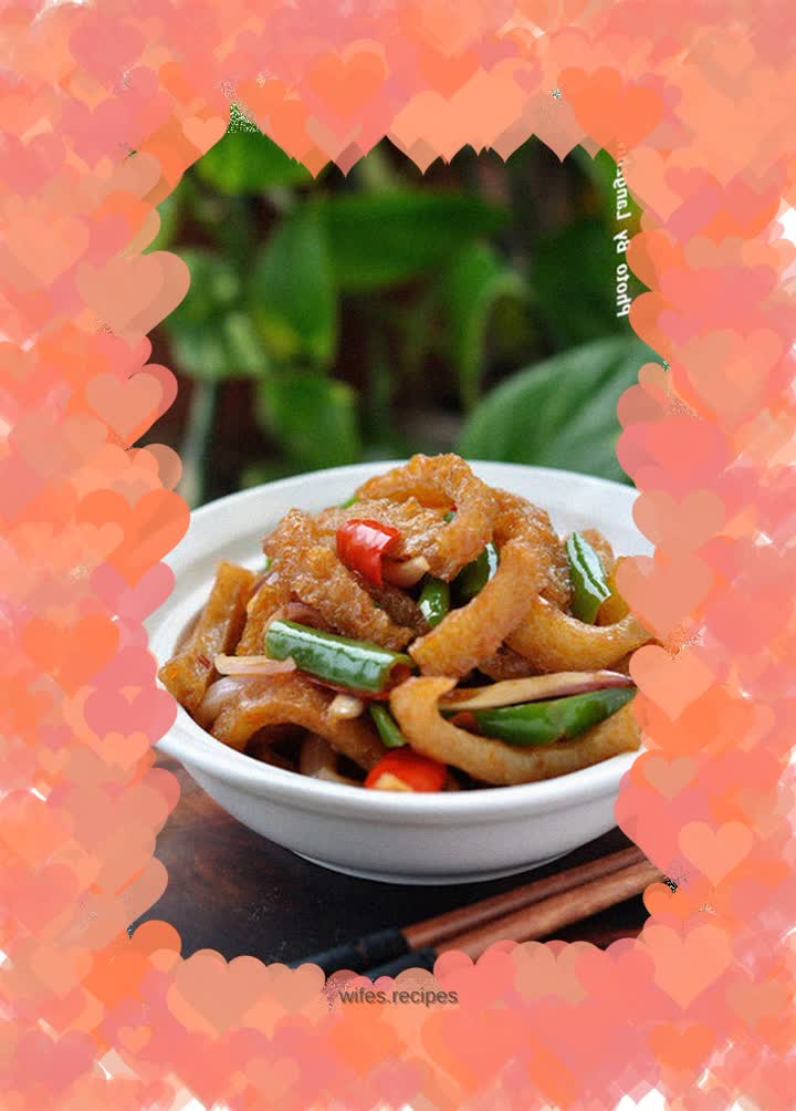 Spicy and sour crispy pork skin