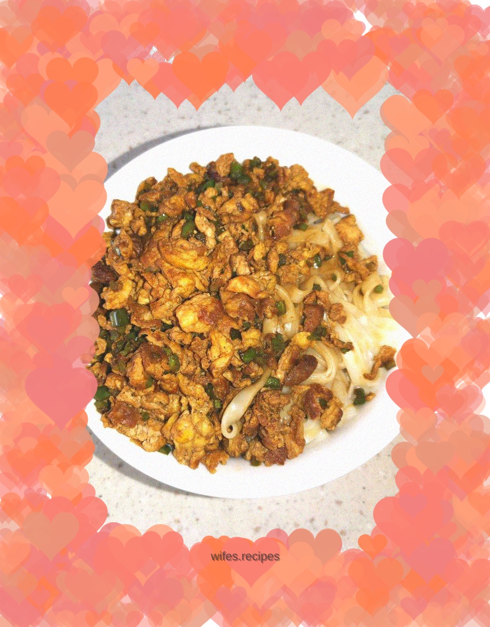 Noodles with crushed pepper and egg