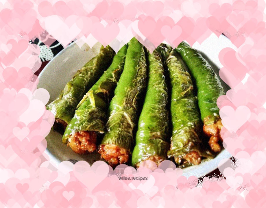 Tiger skin pepper stuffed with meat