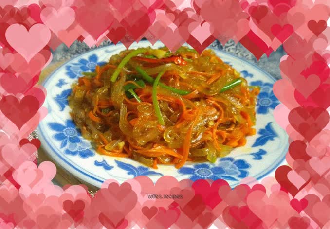 Fried vermicelli with shredded carrots